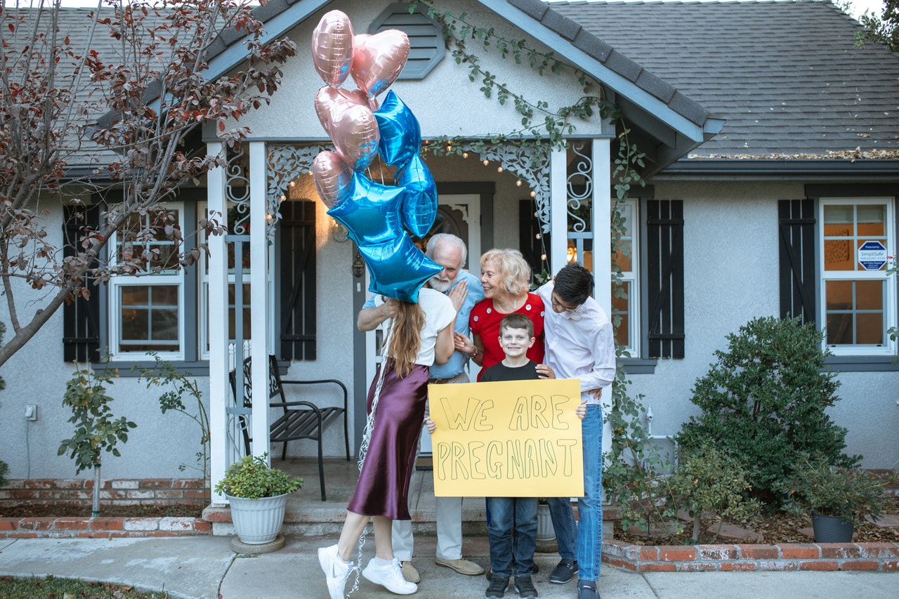 How To Announce Pregnancy To Husband Or Family?