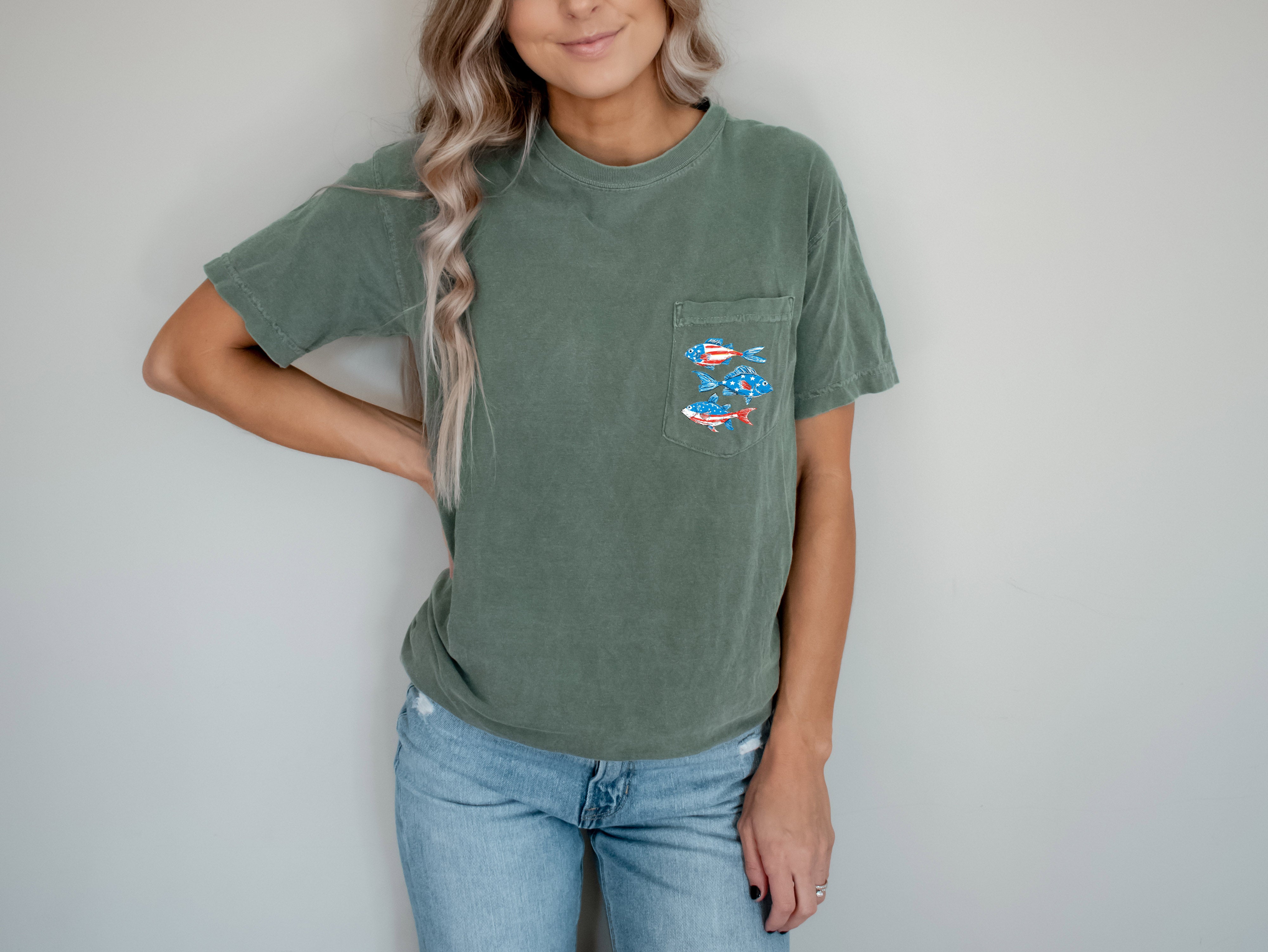 American Flag USA Fish Sardines Comfort Colors Pocket T-Shirt – Independence Day & Memorial Day Patriotic Veterans