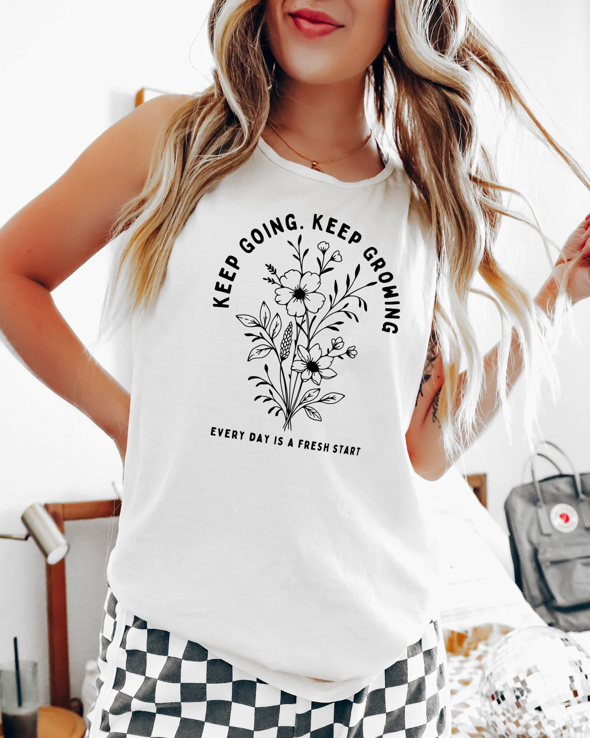 Keep going Keep Growing Flower Nature Comfort Colors Tank Top – Mountain Hiking Camping Vacation Nature Lake Beach (Copy)