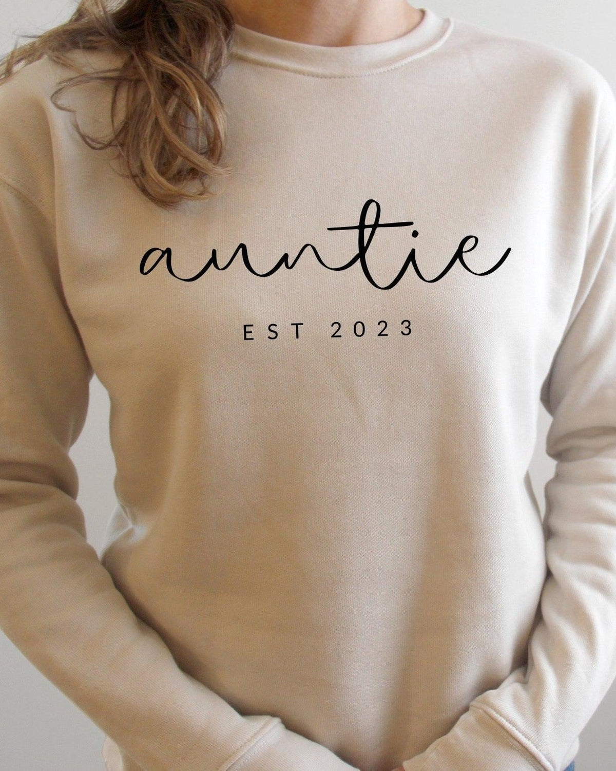Auntie Est 2023 Drop Shoulder Sponge Fleece Crewneck Sweatshirt (Cursive 2)
