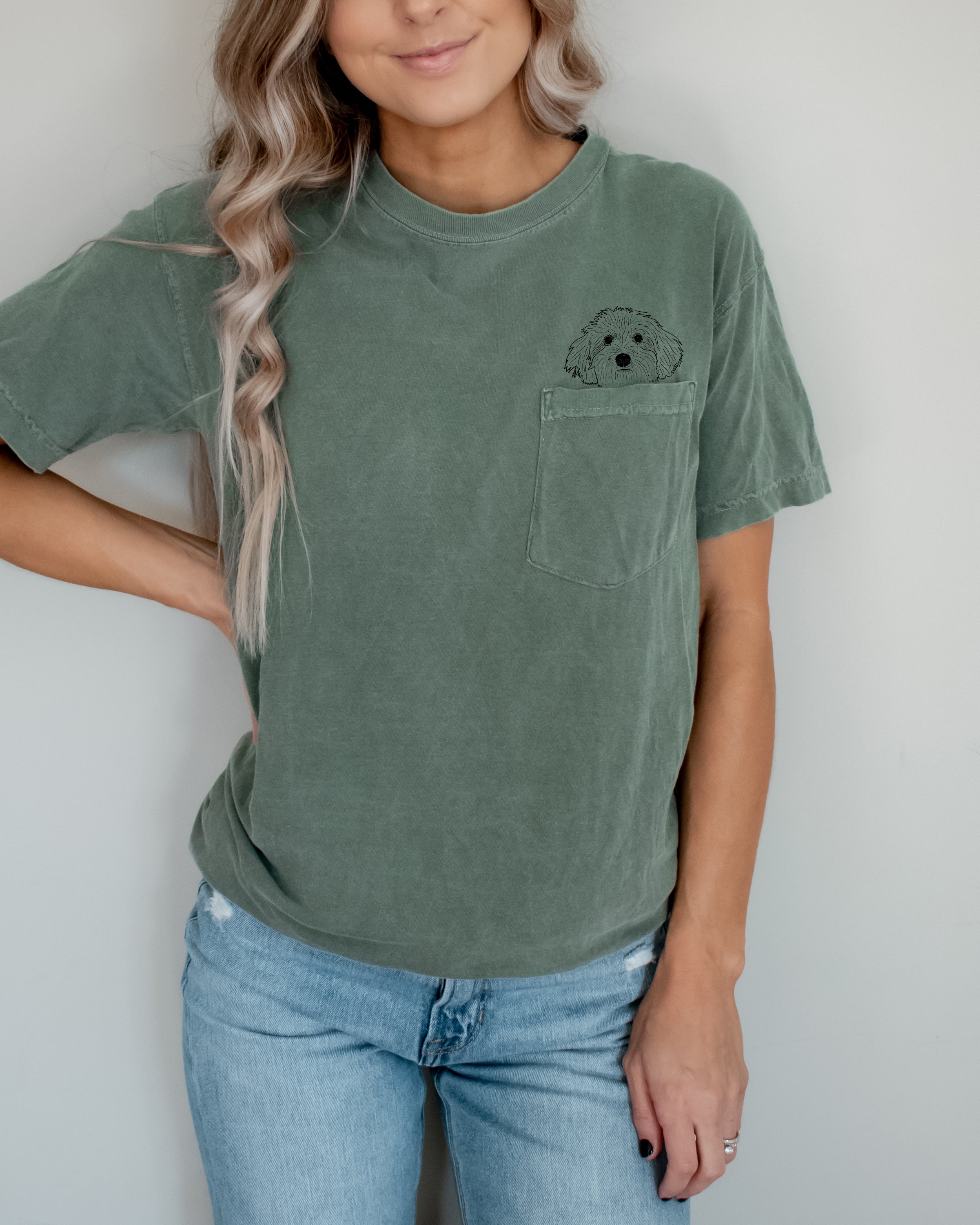 Bichon Frisé Dog mom Comfort Colors Pocket T Shirt