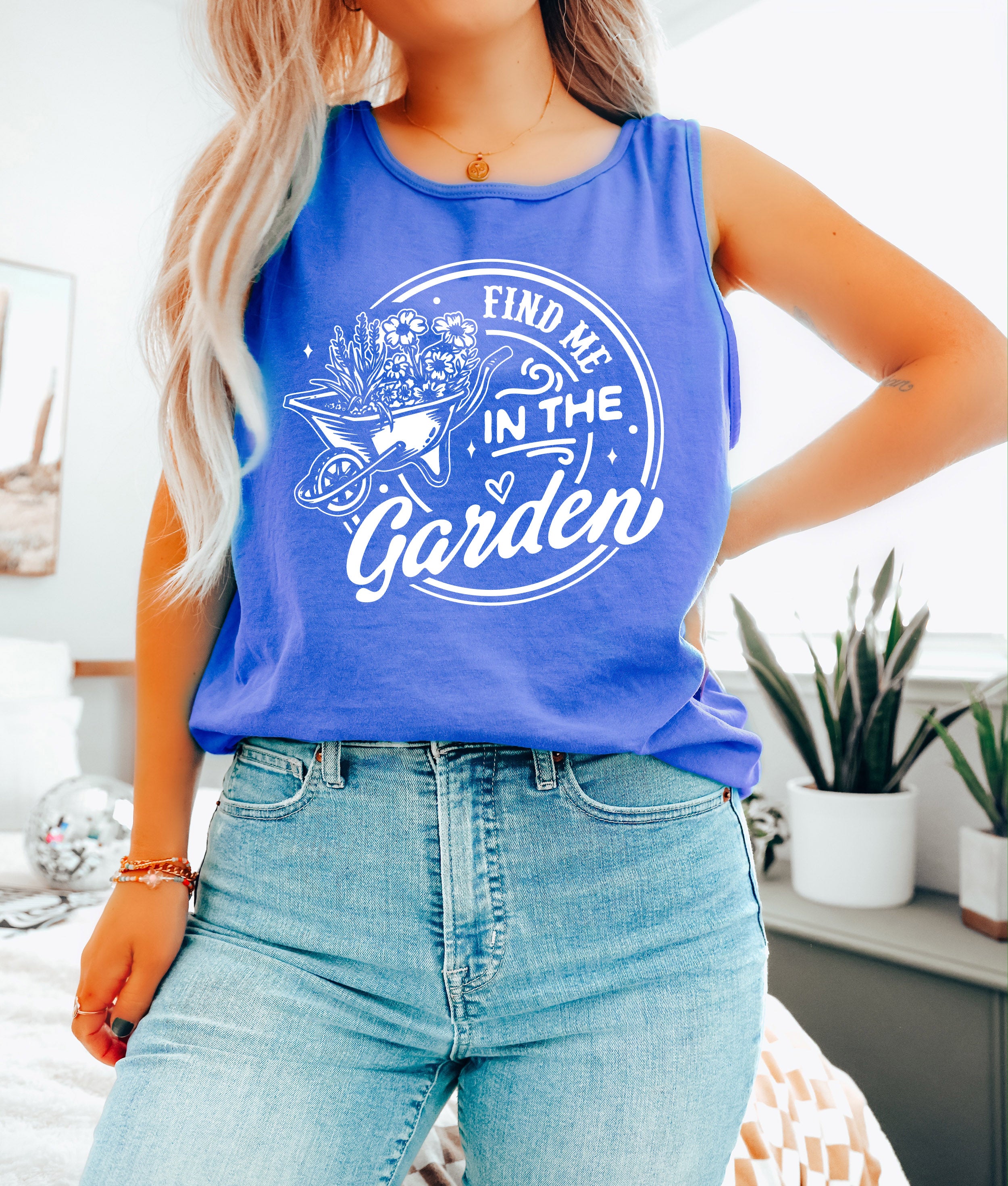 Find me in the Garden Comfort Colors Tank Top – Mountain Hiking Camping Vacation Nature Lake Beach Graphic (Copy)