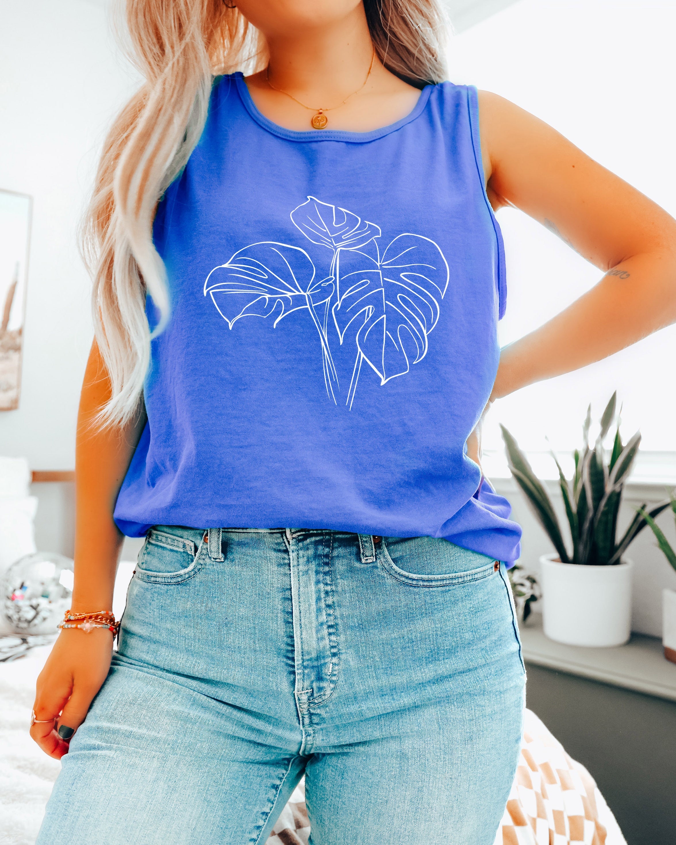 Monstera Plant Nature Comfort Colors Tank Top – Mountain Hiking Camping Vacation Nature Graphic