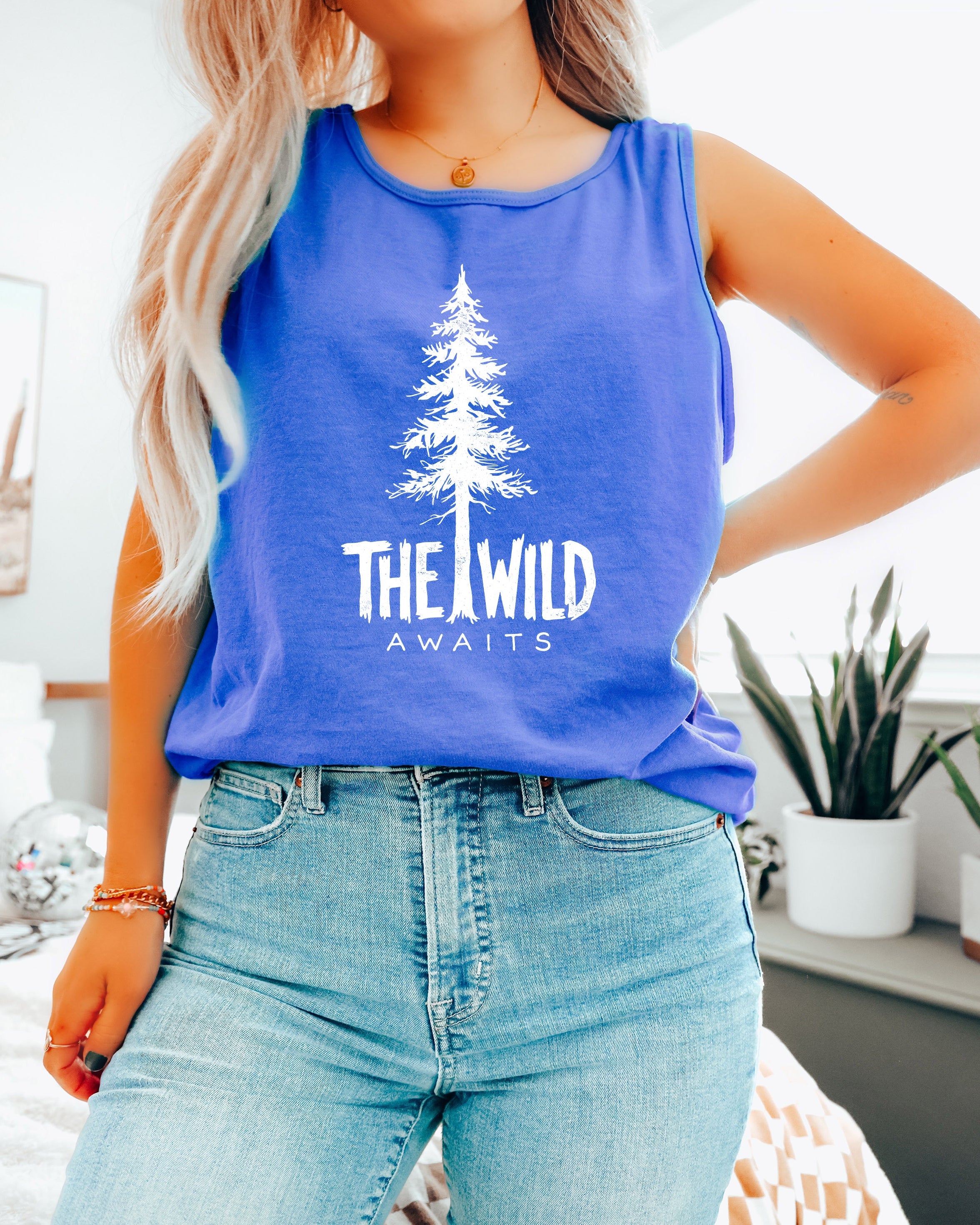 The Wild Awaits Lake Camping Comfort Colors Tank Top – Mountain Hiking Camping Vacation Nature Lake Beach