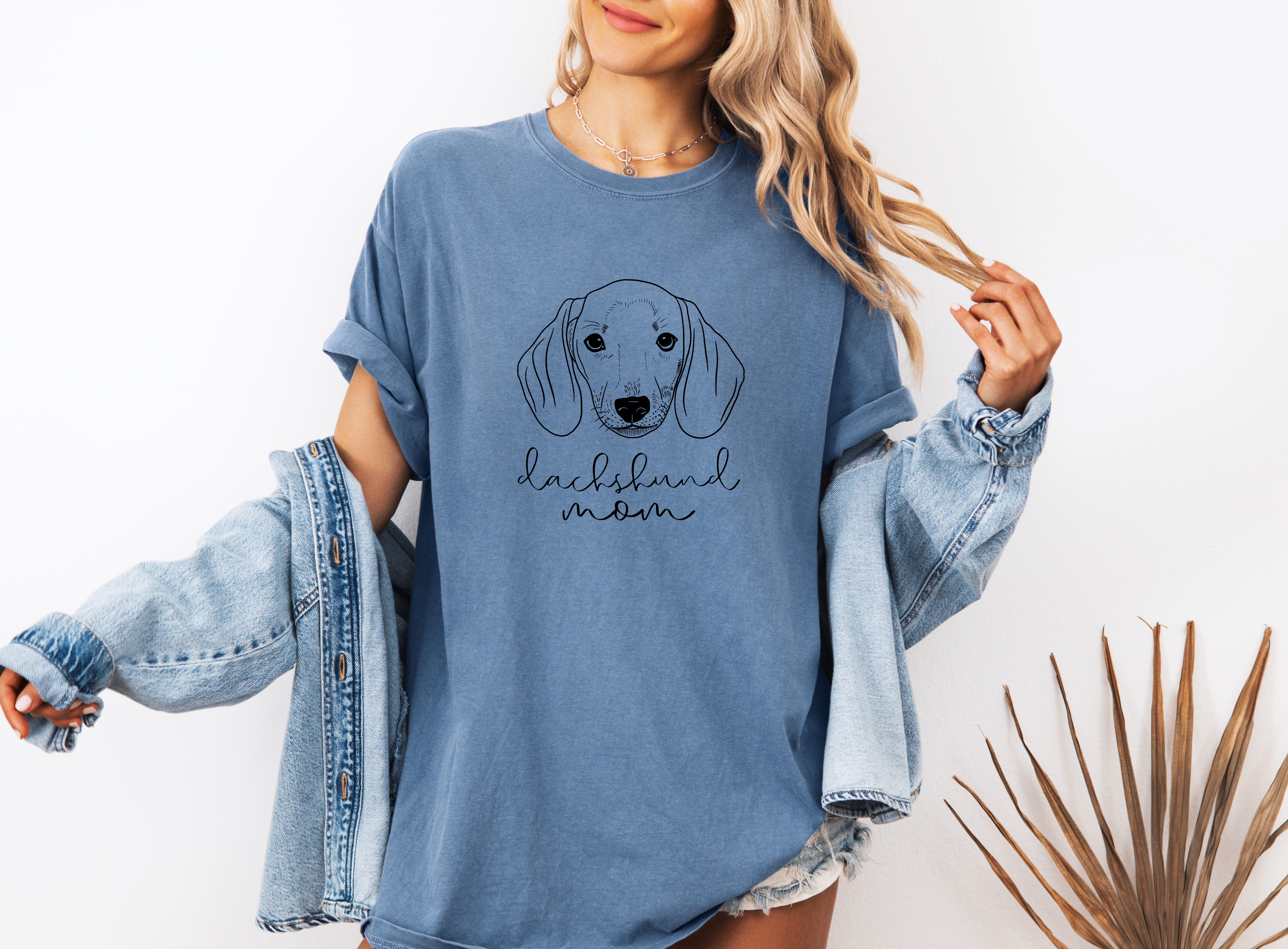 Dachshund Doxie MomDog Dog Mom Comfort Colors T Shirt