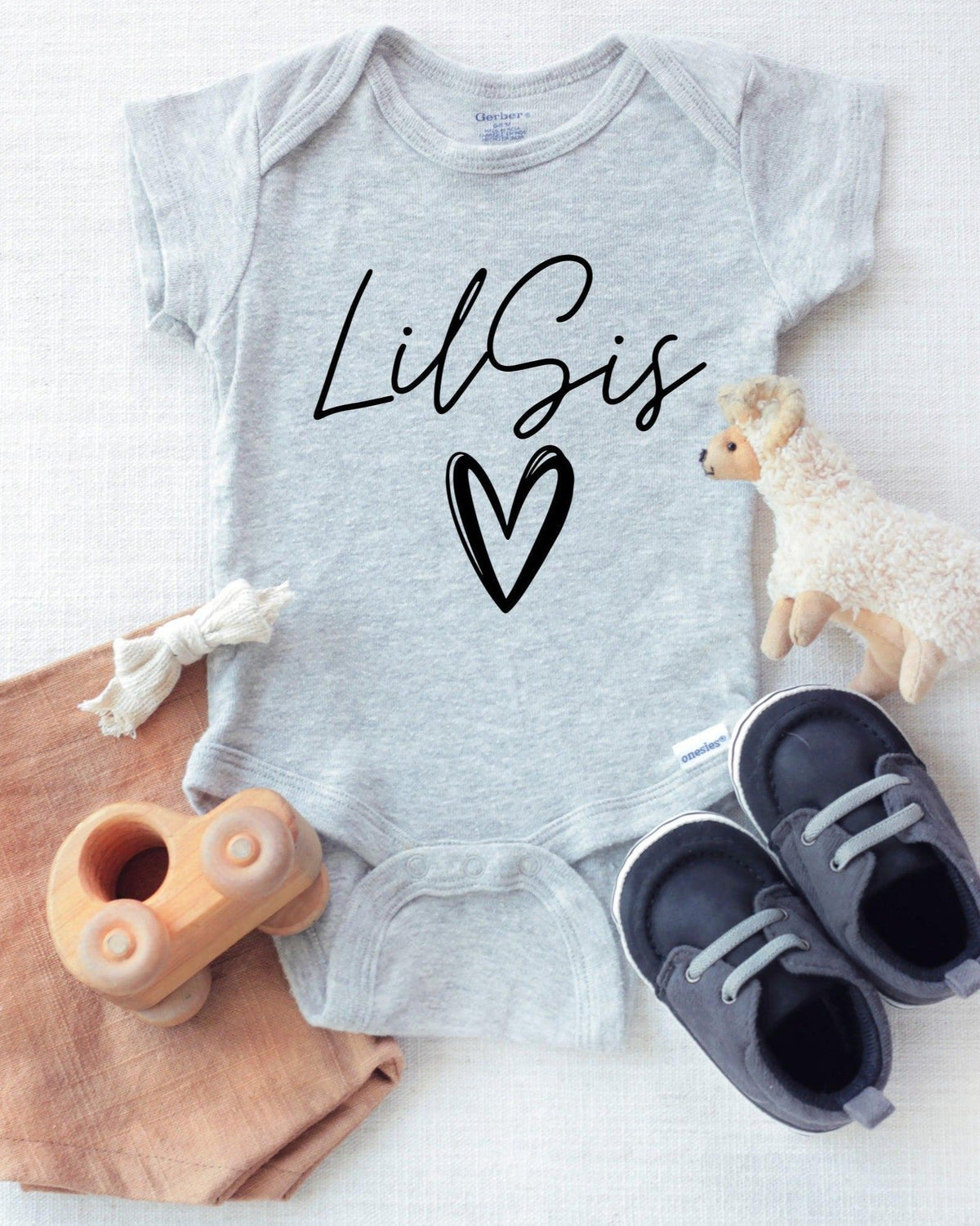 Lil sis heart baby Onesie (Cursive) - Pregnancy Announcement Sibling shirts, Lil sister, Little sister