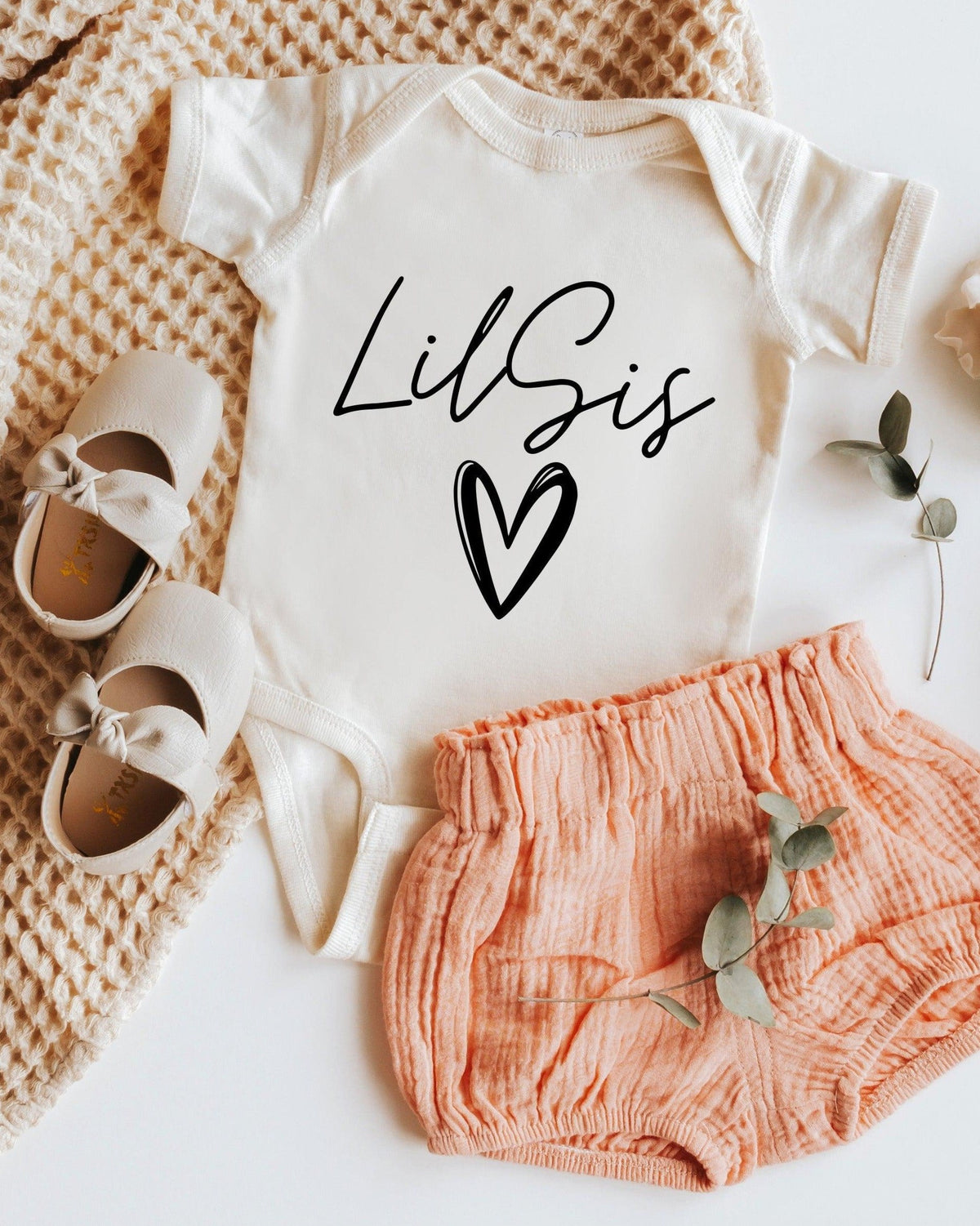 Lil sis heart baby Onesie (Cursive) - Pregnancy Announcement Sibling shirts, Lil sister, Little sister
