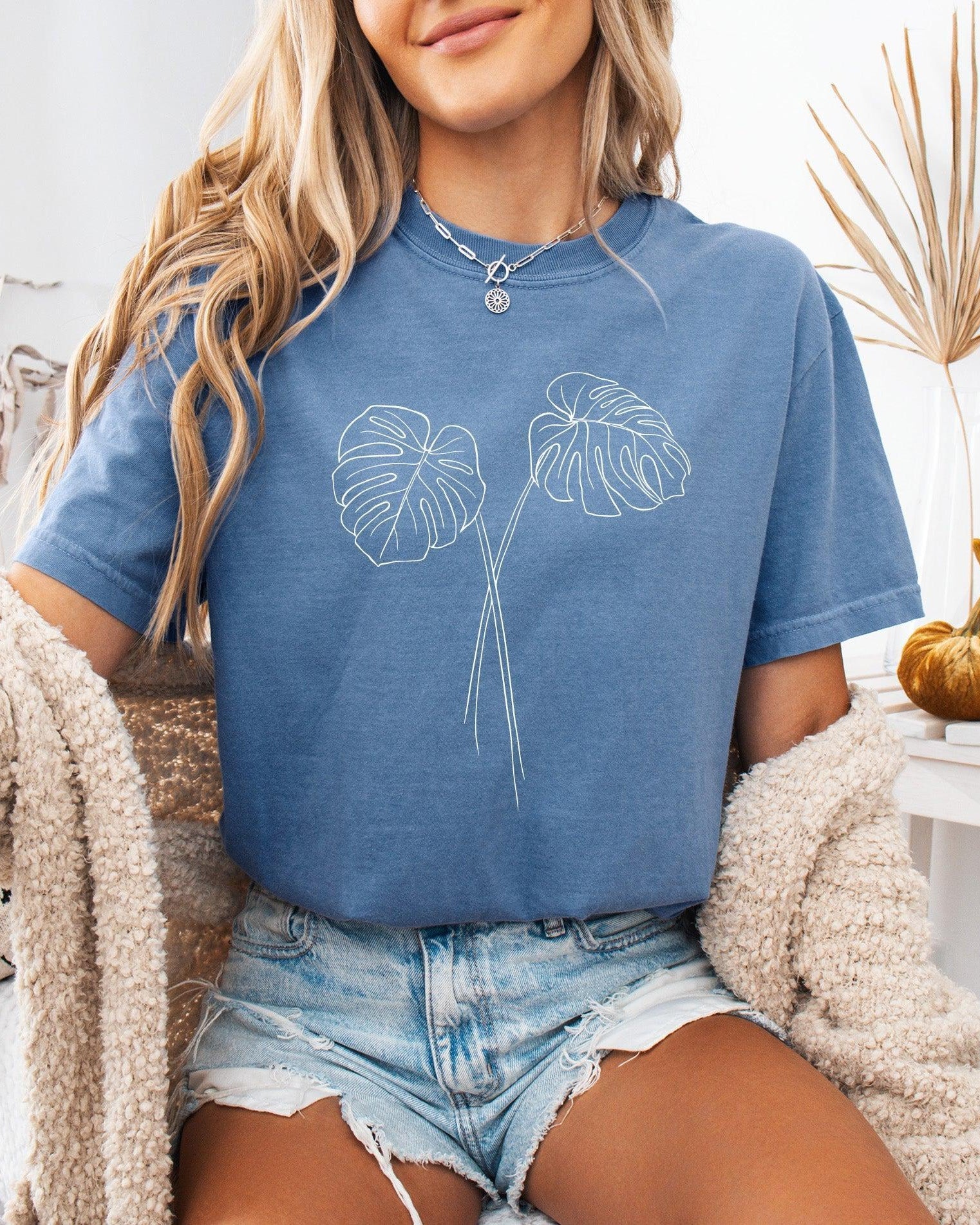 Monstera botanical Comfort Colors T Shirt (Monstera 2 leaves)