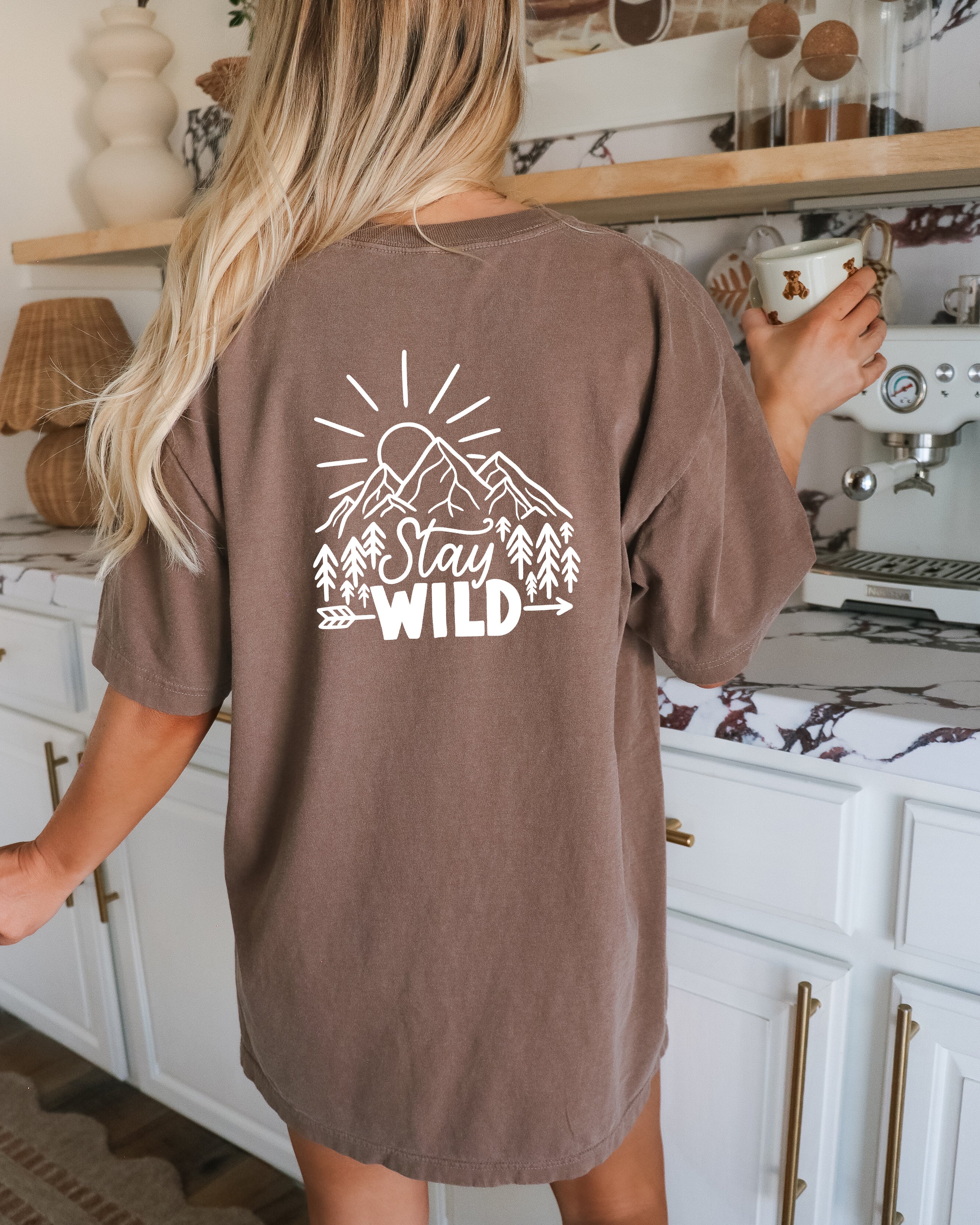 Stay Wild Sun Lake Comfort Colors Pocket T-Shirt – Nature Camping Outdoor Graphic Tee