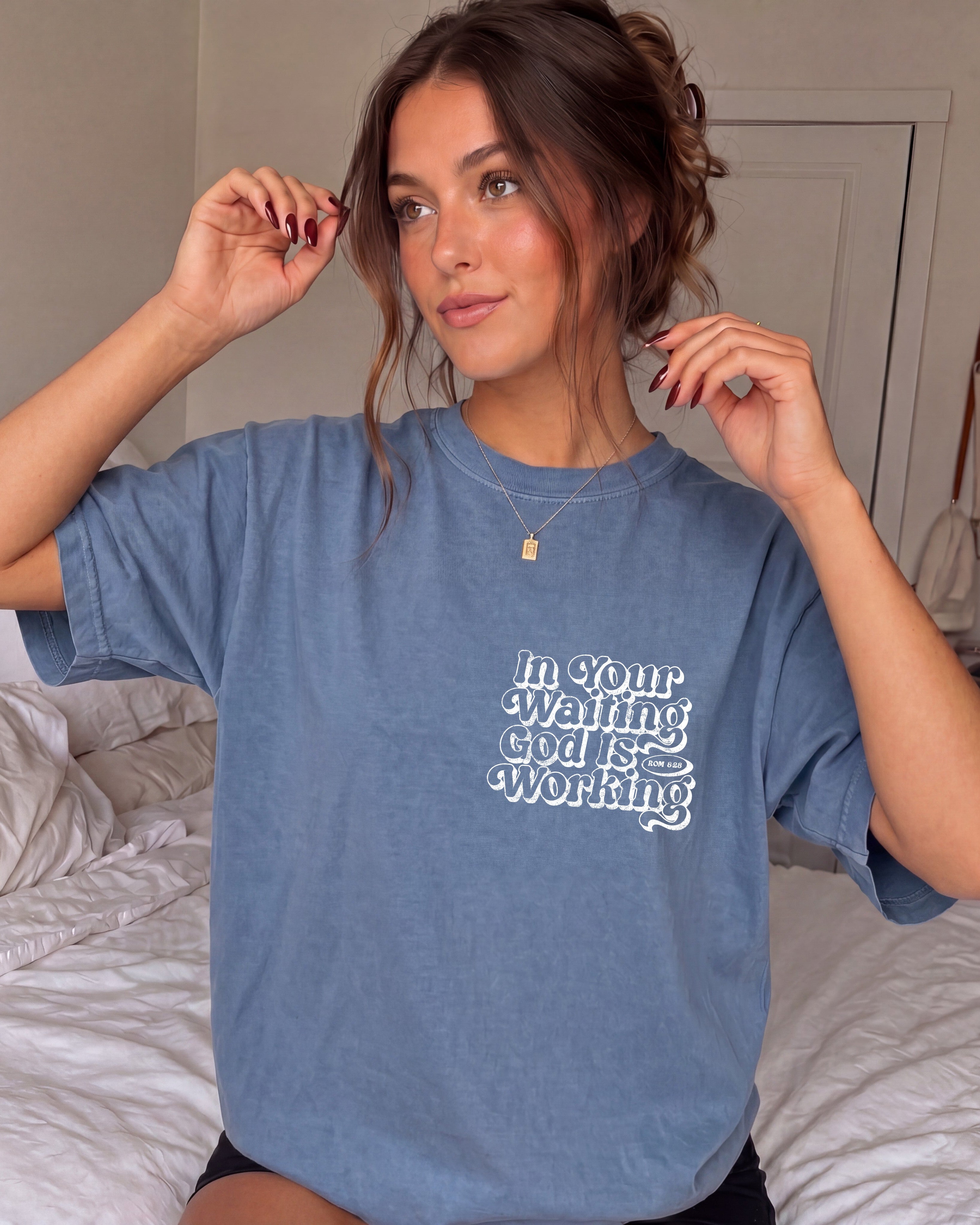 In the waiting God is working Comfort Colors T Shirt Religious Jesus Bible (Outlined Groovy)