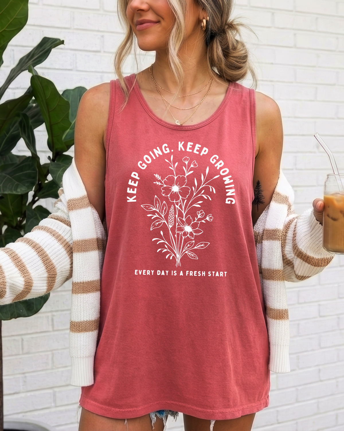 Keep going Keep Growing Flower Nature Comfort Colors Tank Top – Mountain Hiking Camping Vacation Nature Lake Beach (Copy)