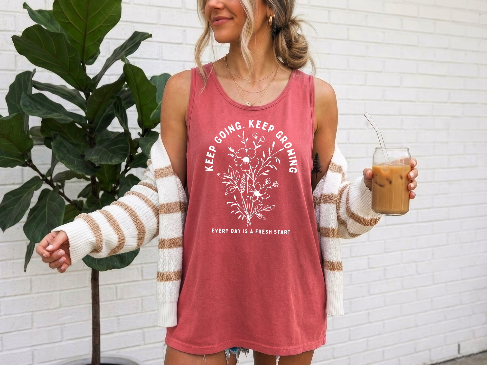 Keep going Keep Growing Flower Nature Comfort Colors Tank Top – Mountain Hiking Camping Vacation Nature Lake Beach (Copy)