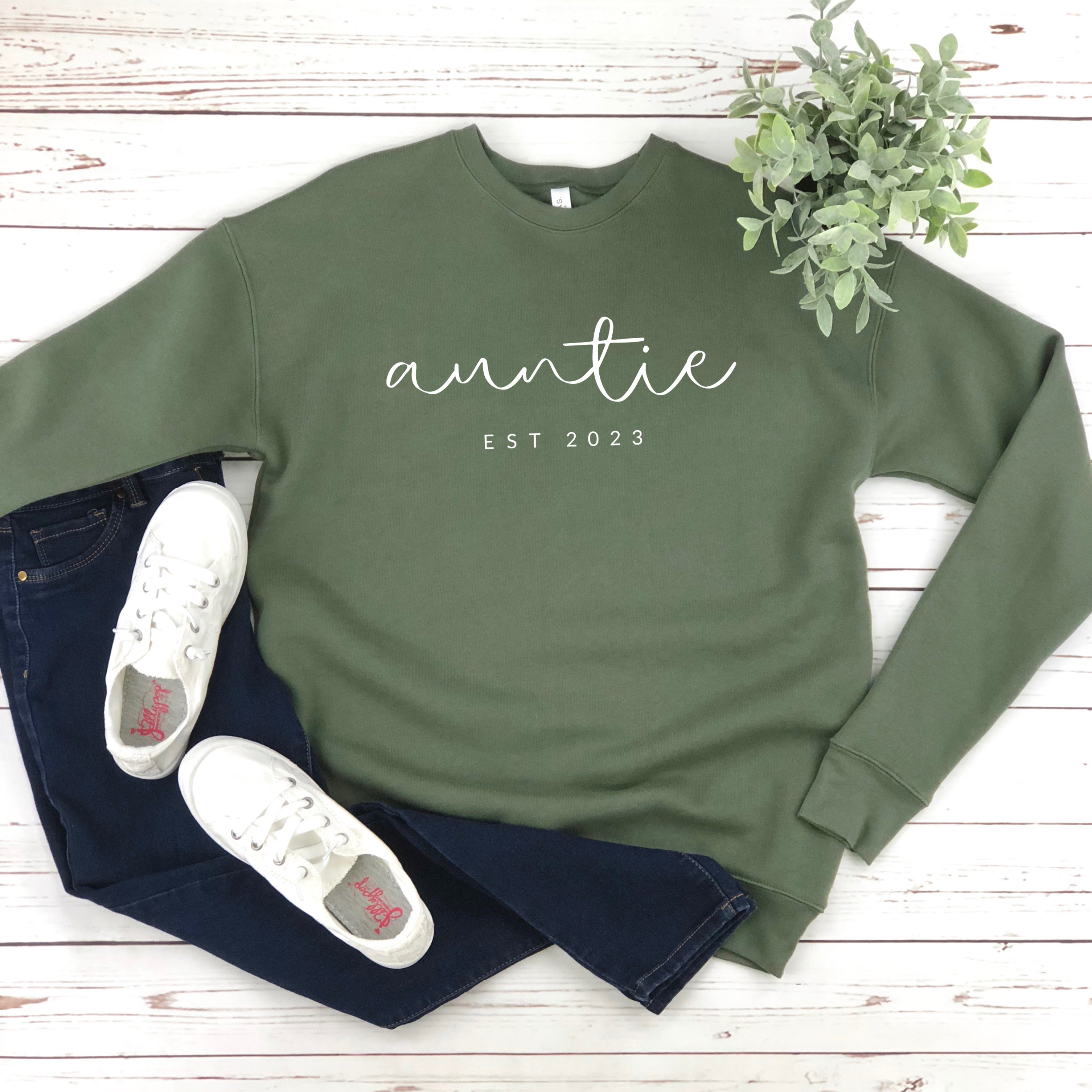 Auntie Est 2023 Drop Shoulder Sponge Fleece Crewneck Sweatshirt (Cursive 2)