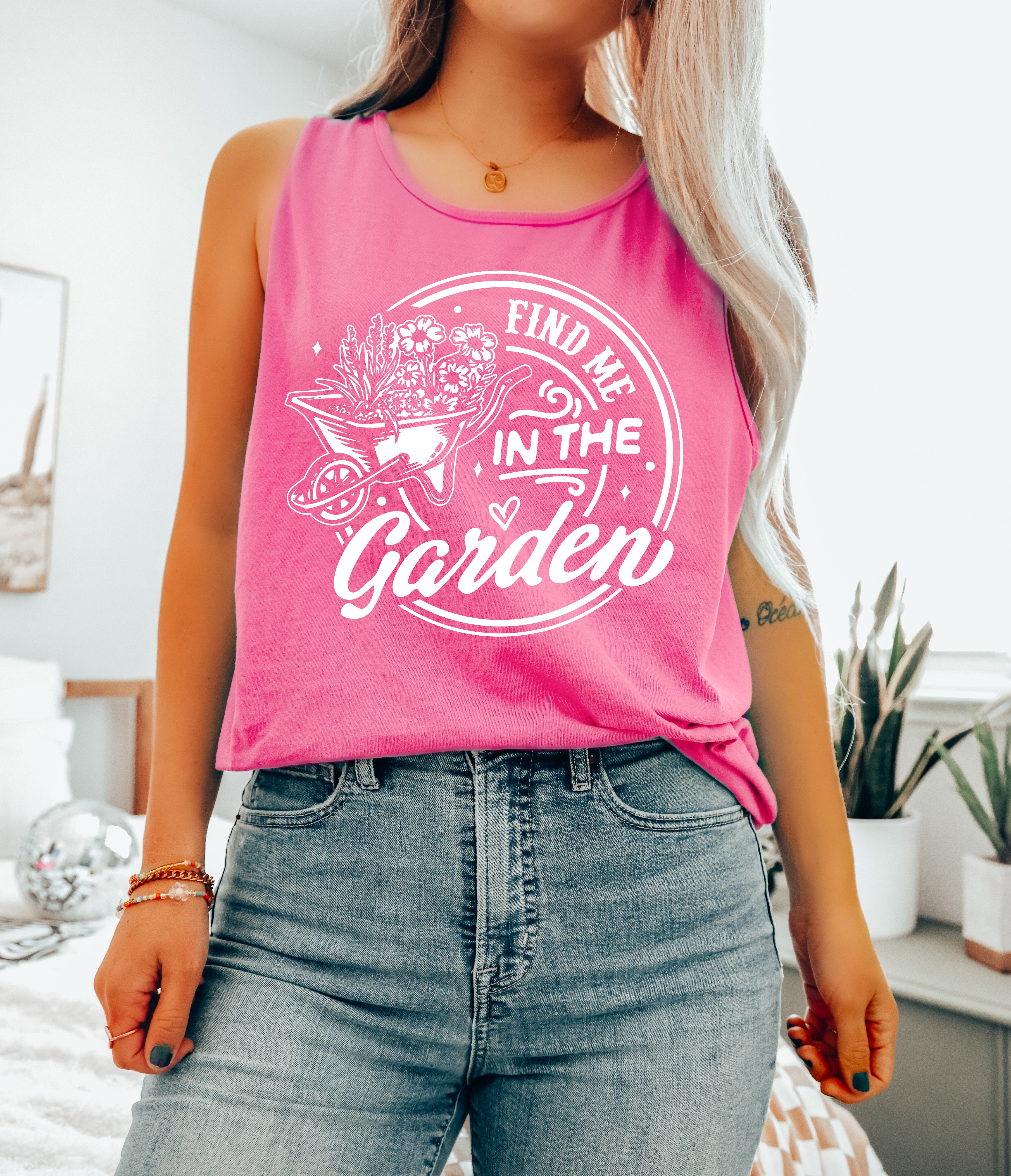 Find me in the Garden Comfort Colors Tank Top – Mountain Hiking Camping Vacation Nature Lake Beach Graphic (Copy)