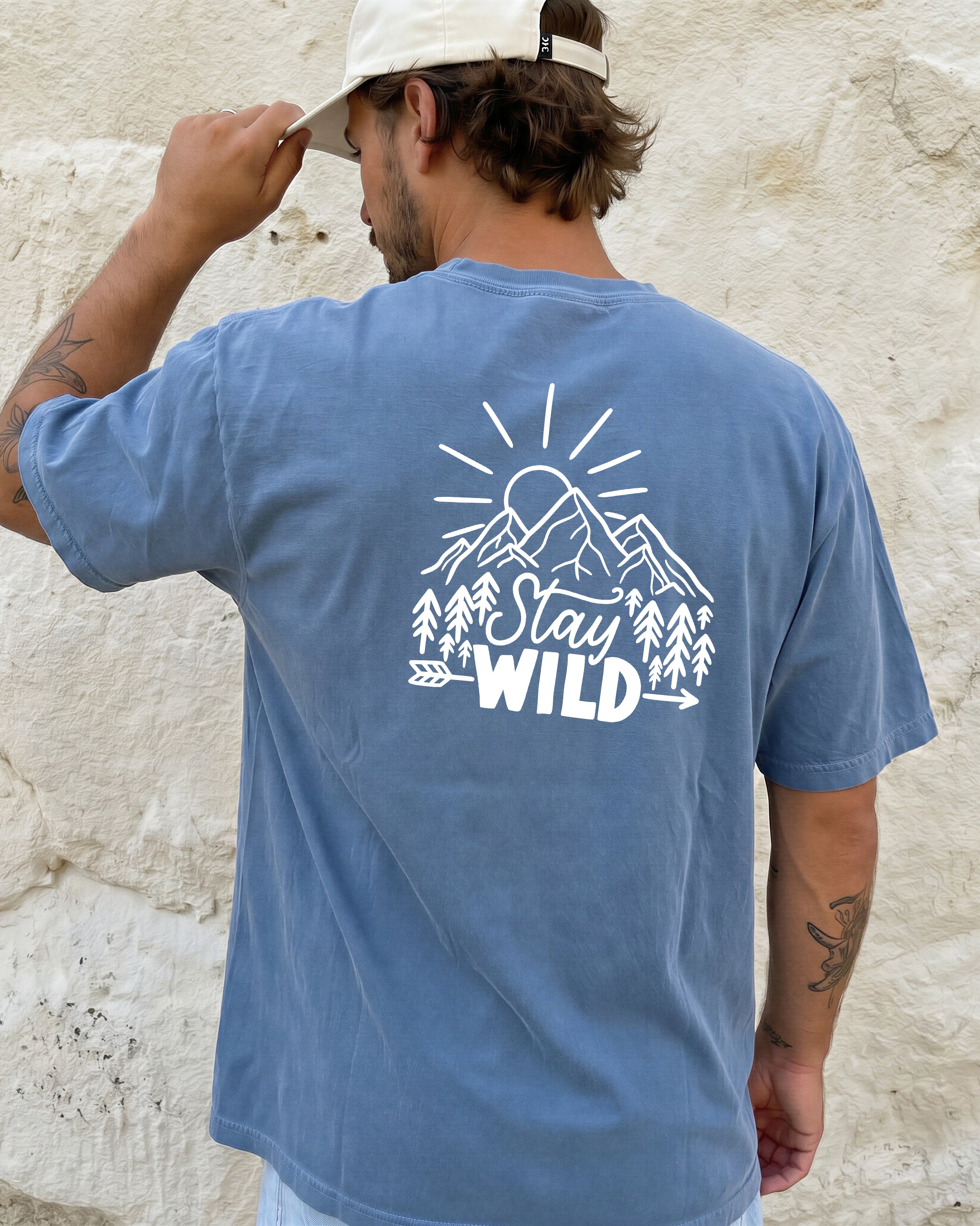 Stay Wild Sun Lake Comfort Colors Pocket T-Shirt – Nature Camping Outdoor Graphic Tee