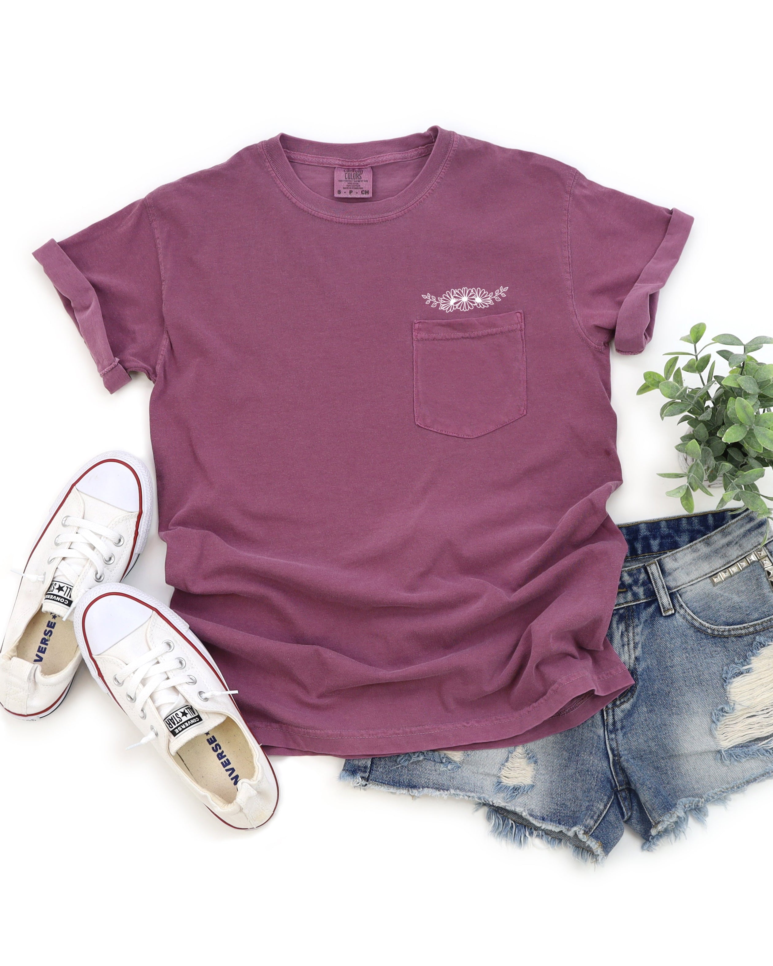 Daisy Bouquet Flowers Botanical Comfort Colors Pocket T Shirt | Camping, Hiking, Plant
