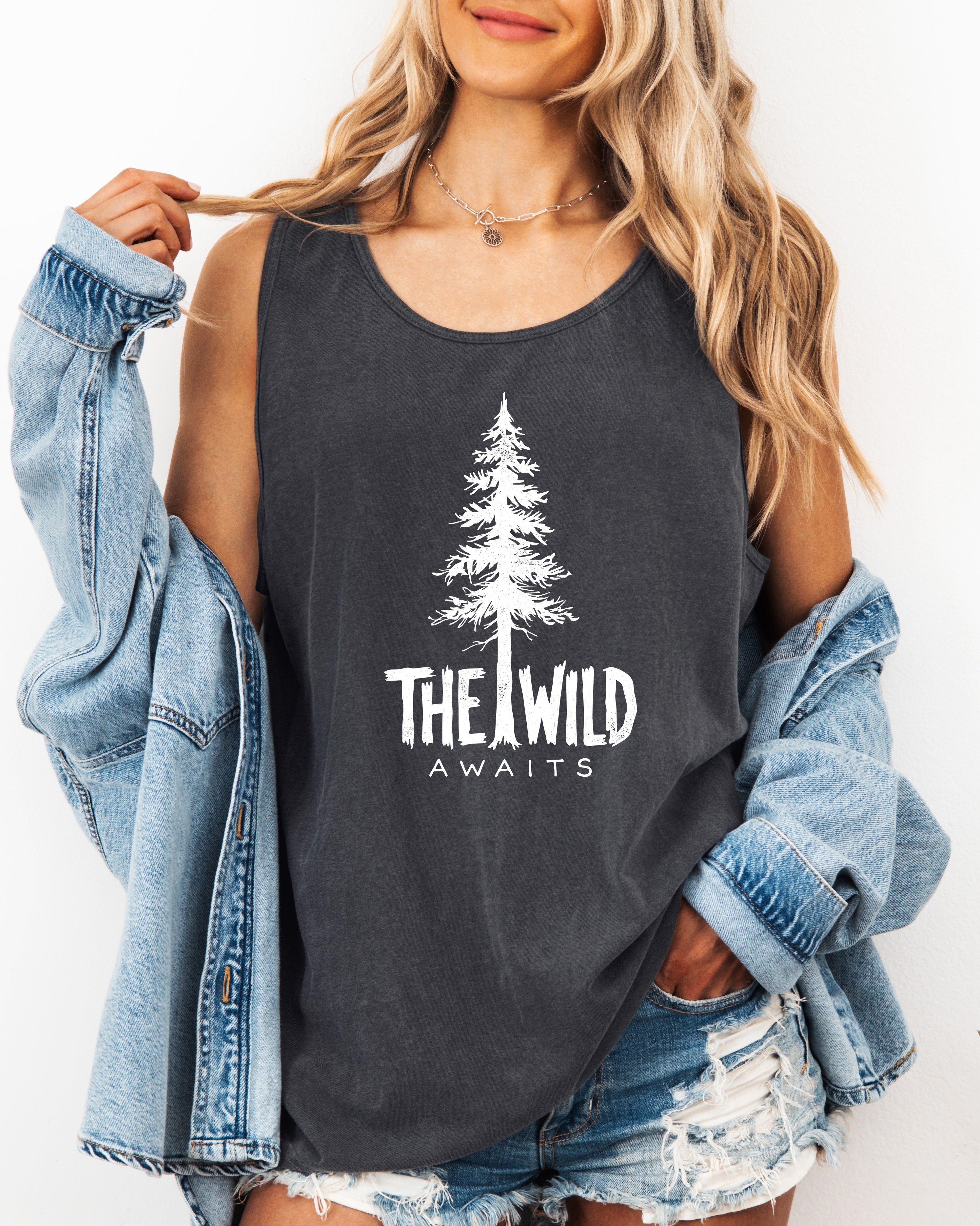 The Wild Awaits Lake Camping Comfort Colors Tank Top – Mountain Hiking Camping Vacation Nature Lake Beach
