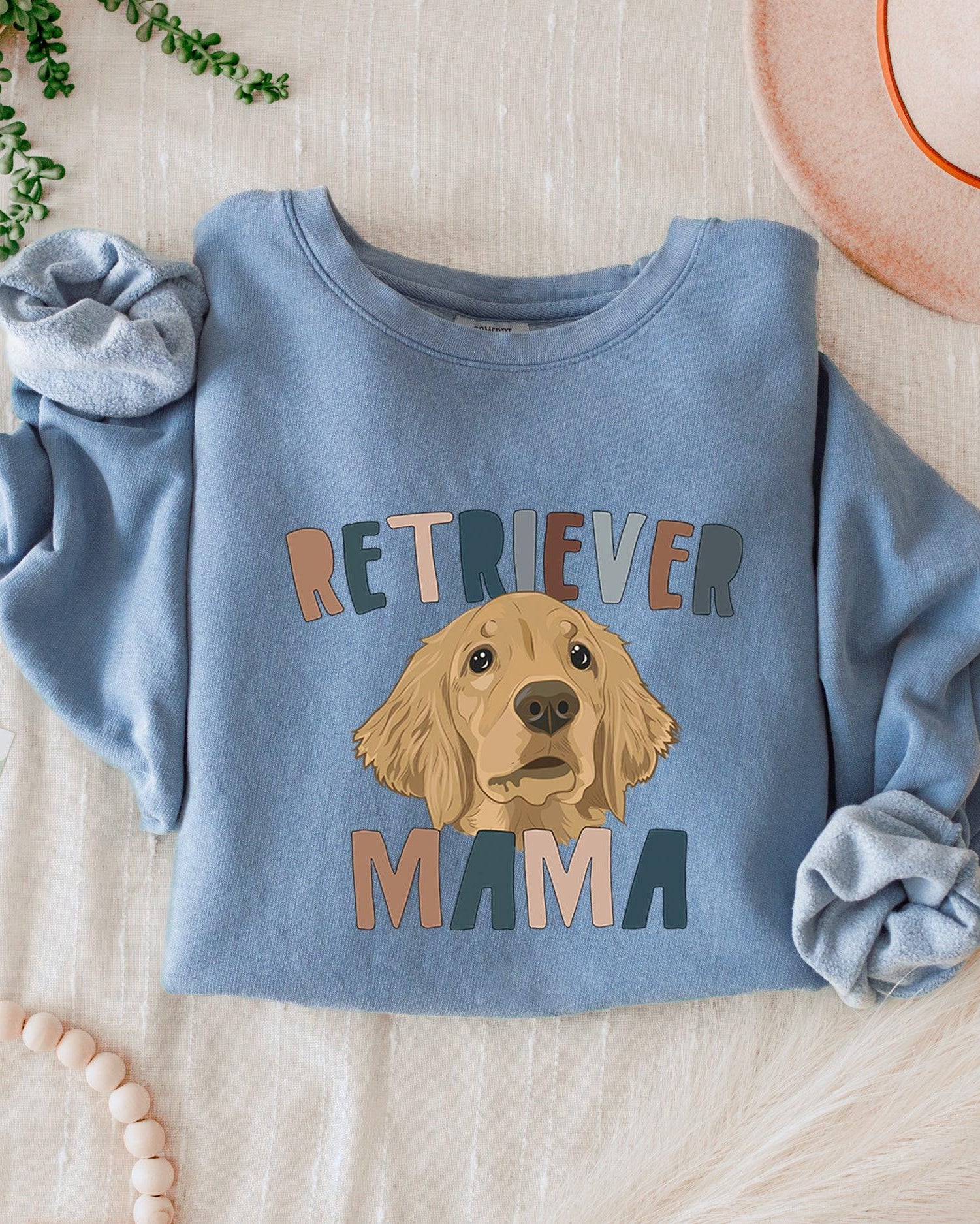 Golden Retriever Dog Mom Fall Garment Dyed Comfort Colors Sweatshirt