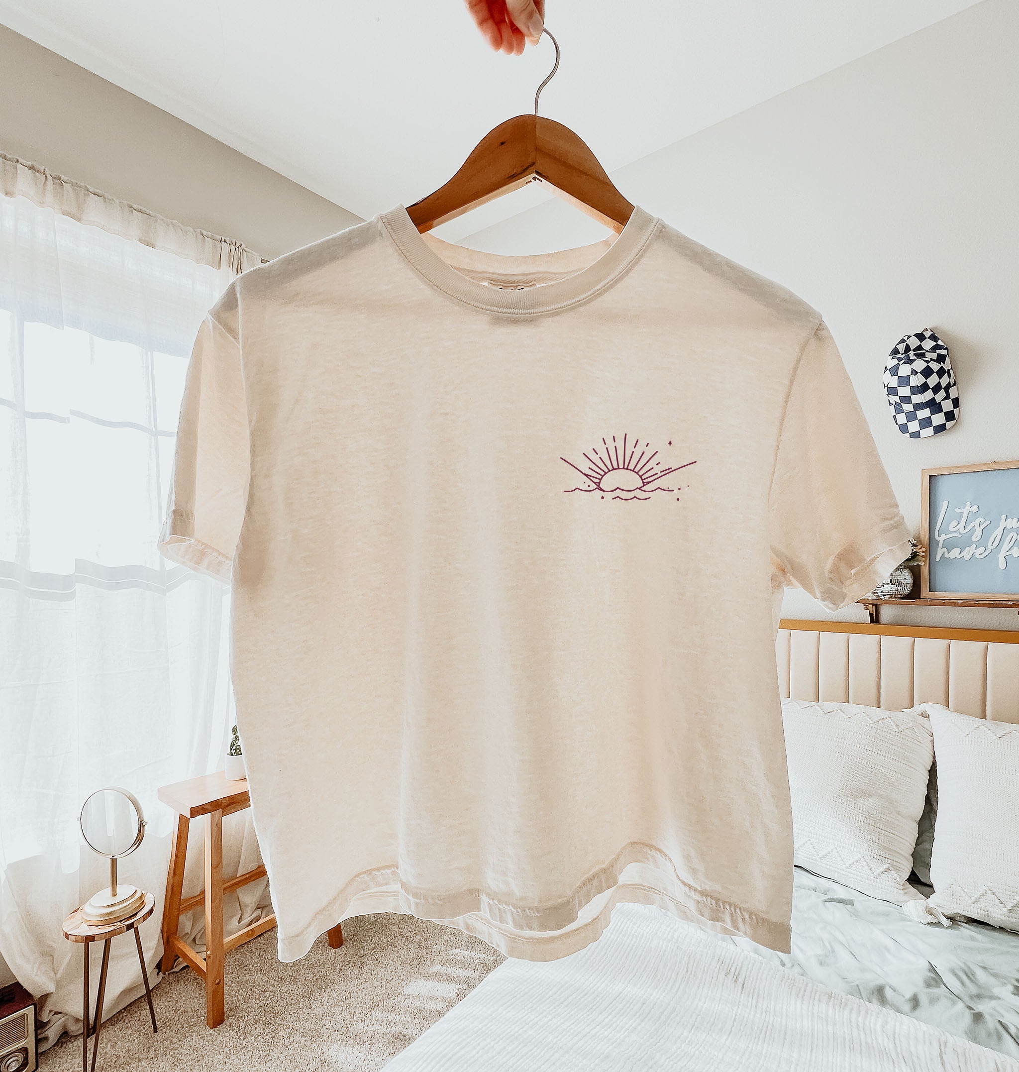 Stay Wild Garment Dyed Women’s Cropped T-Shirt – Camping Nature Hiking