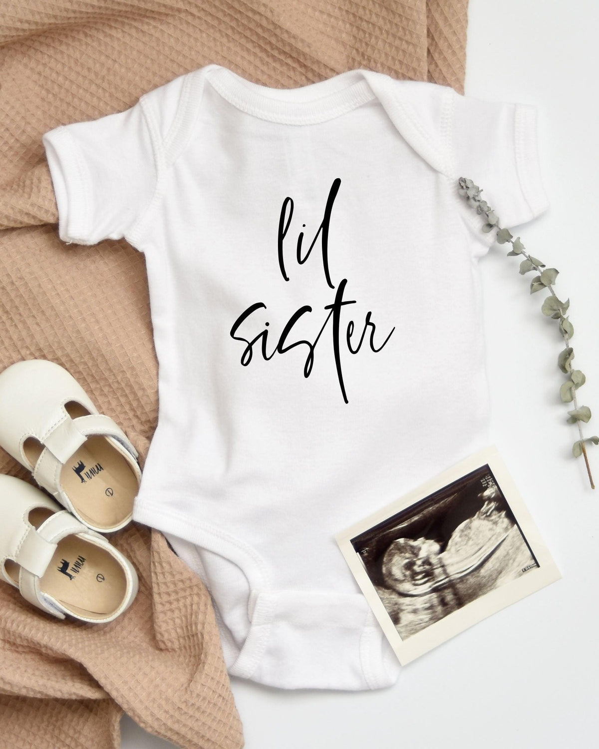 Lil sister baby Onesie (Cursive 2) - Pregnancy Announcement Sibling shirts, Lil sis, Little sister