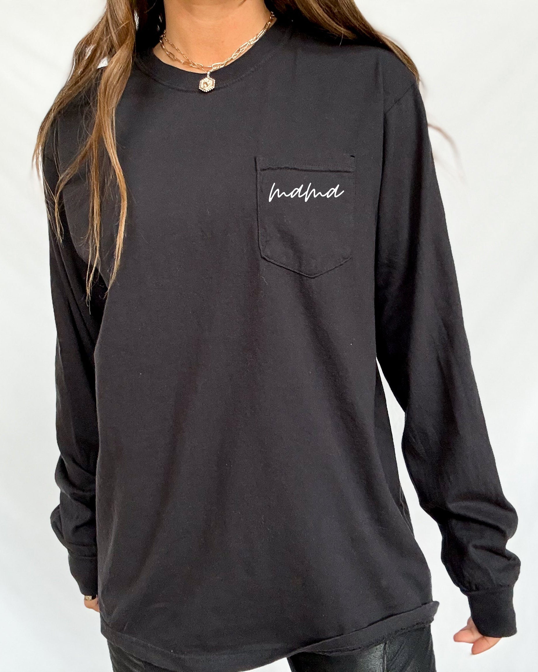 Mama Pocket Long Comfort Colors Sleeve Shirt (Cursive 1)