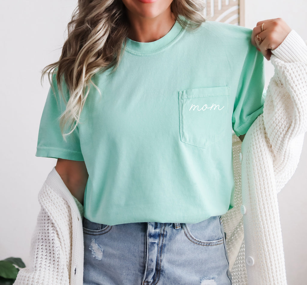 Mom Comfort Colors Pocket T Shirt (Cursive)