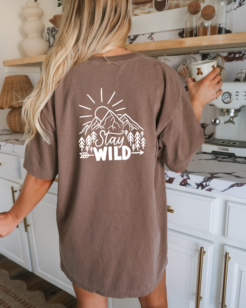 Stay Wild Sun Lake Comfort Colors Pocket T-Shirt – Nature Camping Outdoor Graphic Tee