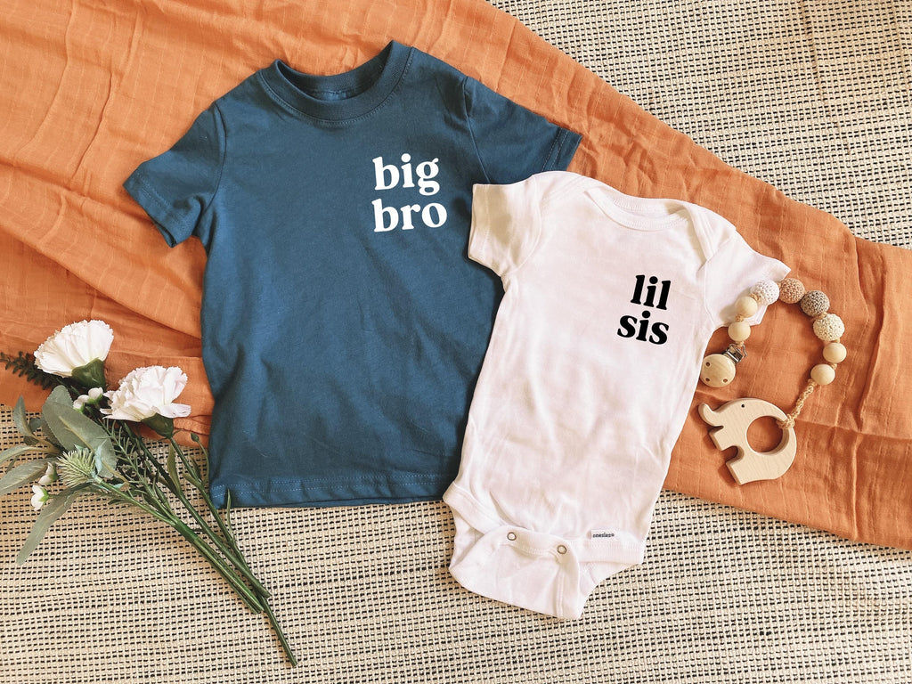 Big bro Baby and Toddler T-Shirt | Big brother Pregnancy announcement Sibling Shirt (Serif Left Chest)