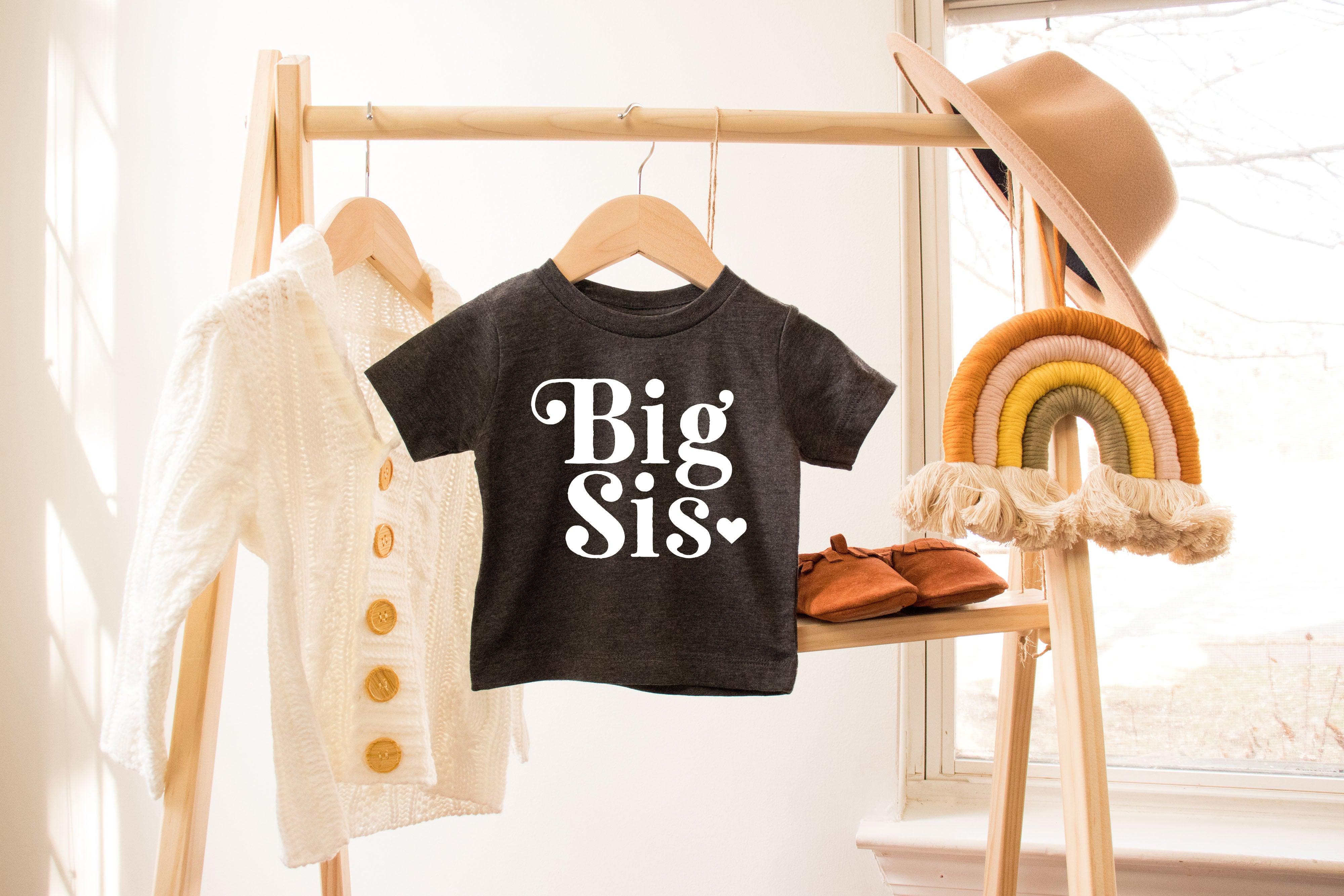 Big sis Baby And Toddler Sister T-Shirt (Retro)