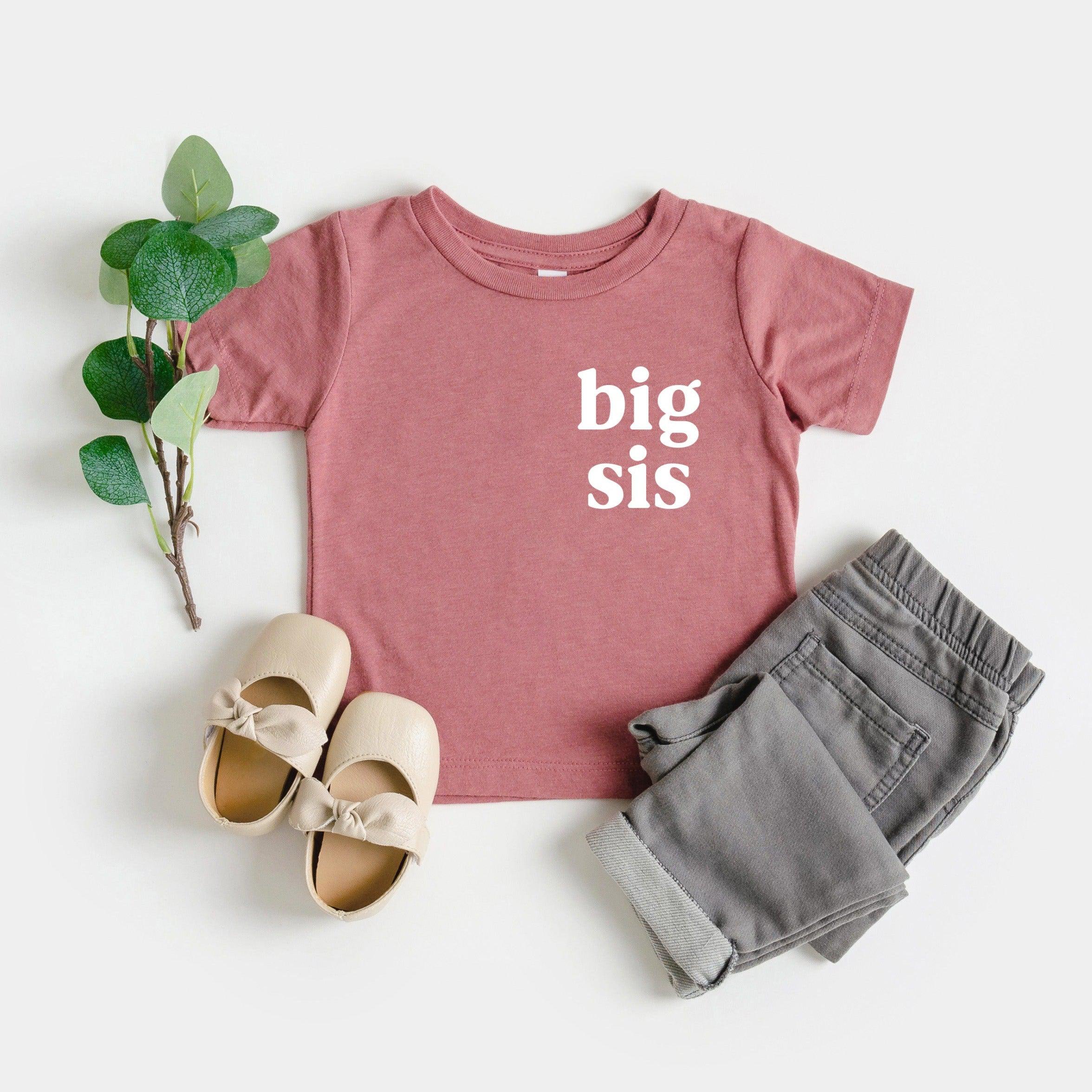 Big sis Baby and Toddler T-Shirt | Big sister Pregnancy announcement Sibling Shirt (Serif Left Chest)