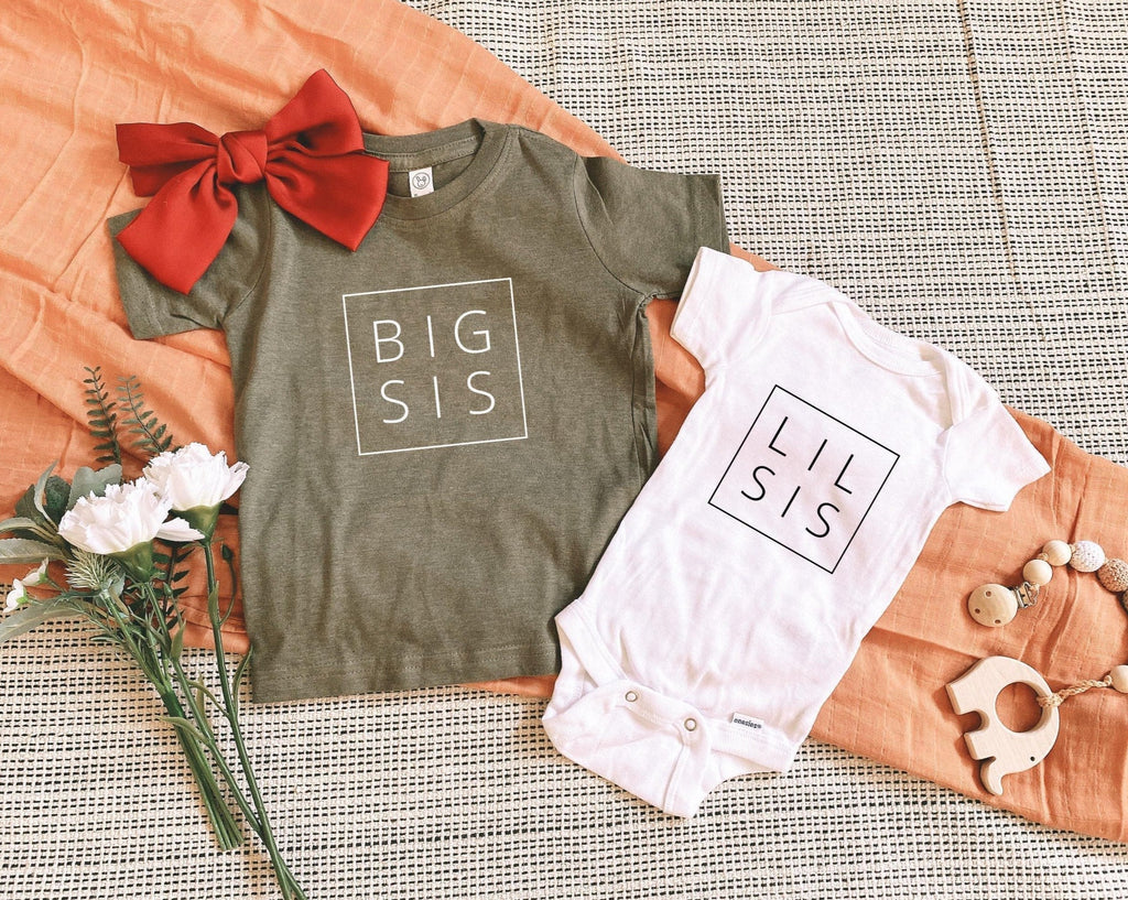 Lil Sis baby Onesie - Pregnancy Announcement Sibling shirts