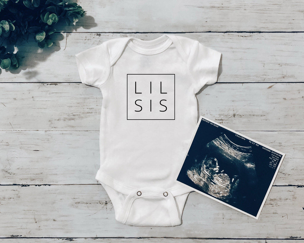 Lil Sis baby Onesie - Pregnancy Announcement Sibling shirts