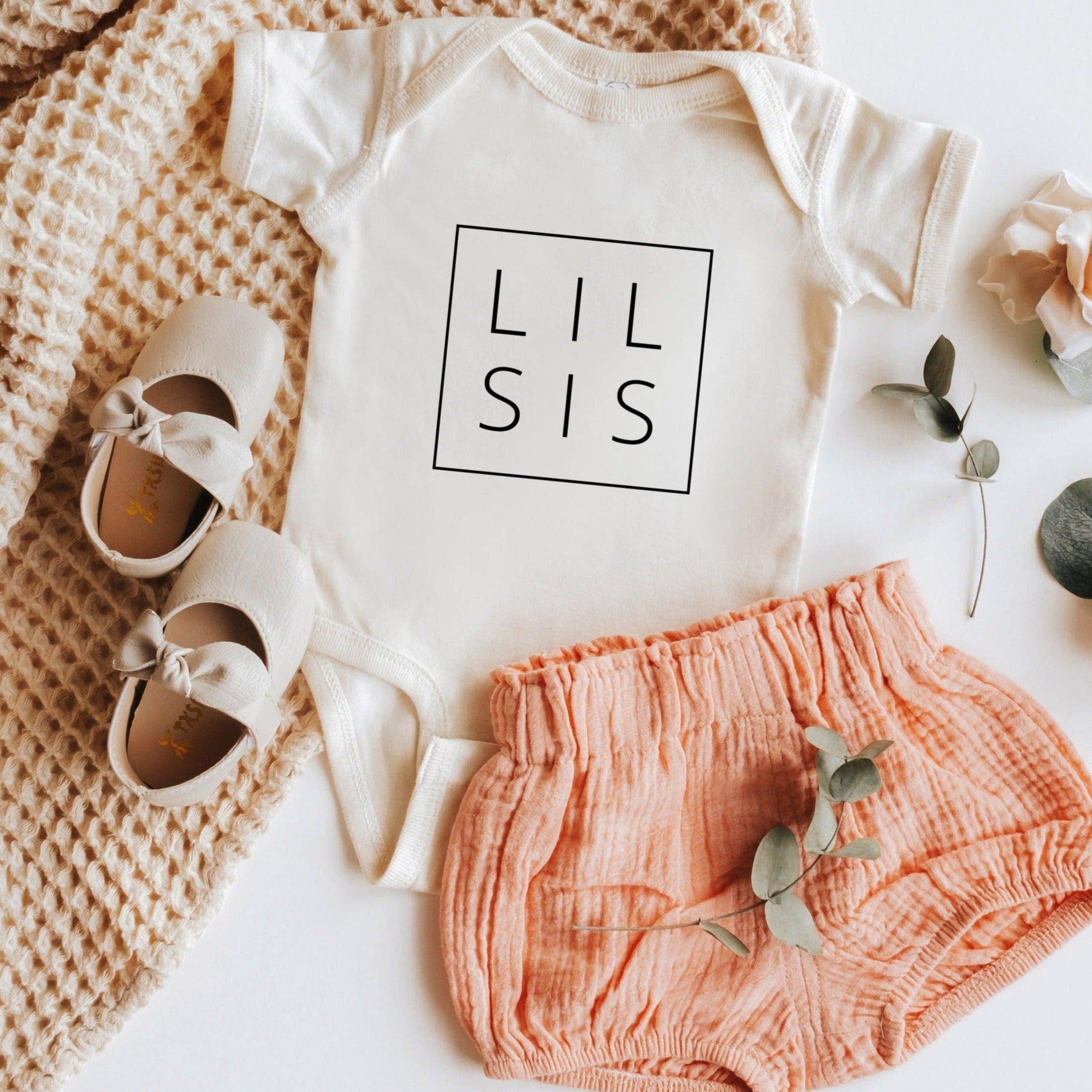 Lil Sis baby Onesie - Pregnancy Announcement Sibling shirts