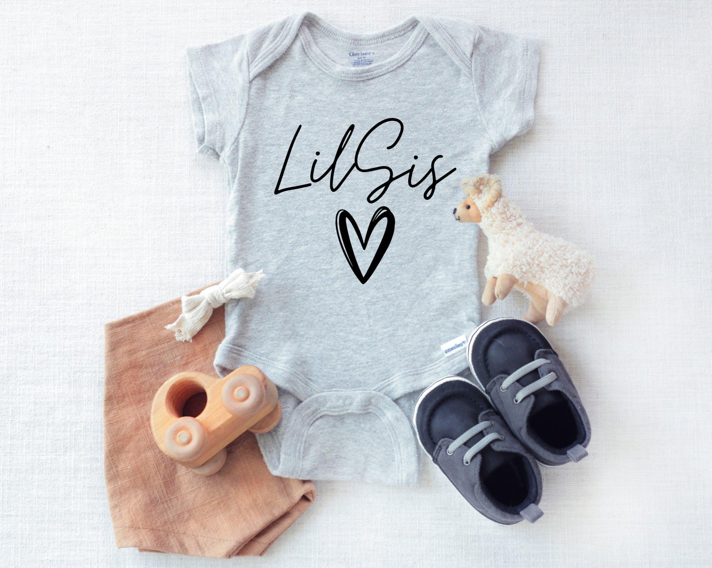 Lil sis heart baby Onesie (Cursive) - Pregnancy Announcement Sibling shirts, Lil sister, Little sister