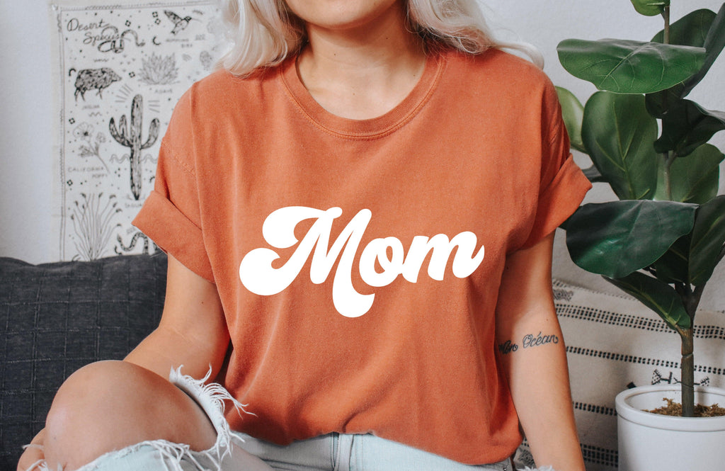 Mom Comfort Colors T Shirt (Groovy)